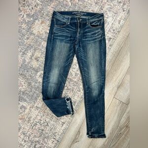 American Eagle super low rise jegging 
Size 10 ￼